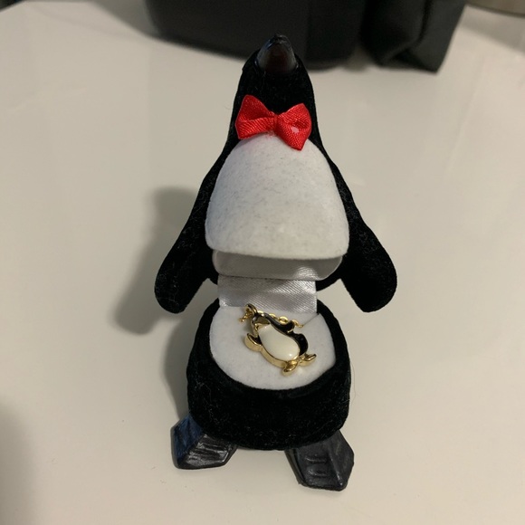 Papyrus Velvet Penguin Figurine - Picture 5 of 6